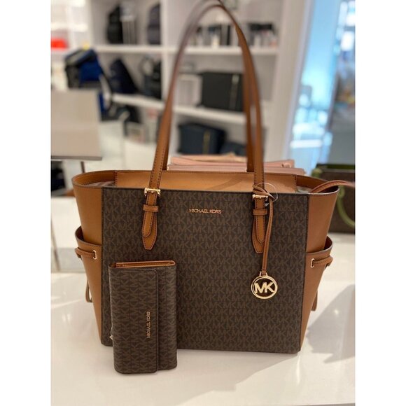 Michael Kors tote gilly large drawstring travel purse and trifold bundle - Picture 2 of 11